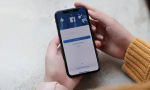 Jak dopasować zdjęcie w tle na Facebooku, aby wyglądało profesjonalnie