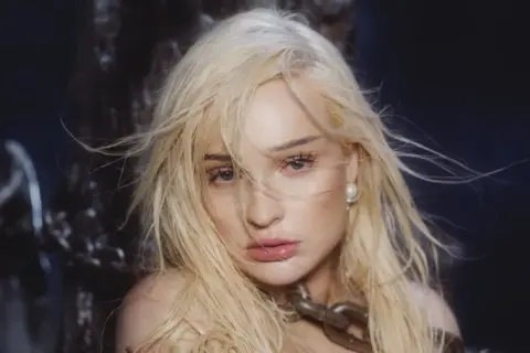 Kim Petras na Instagramie: Zobacz najnowsze zdjęcia i aktualności