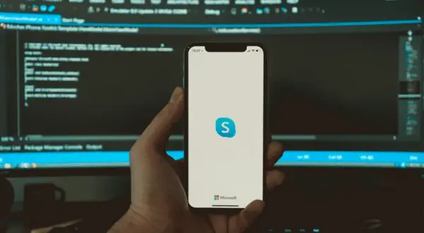 Programowanie aplikacji mobilnych jaki język wybrać, by uniknąć błędów?