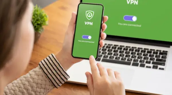 Jak włączyć VPN na iPhone i zabezpieczyć swoją prywatność?