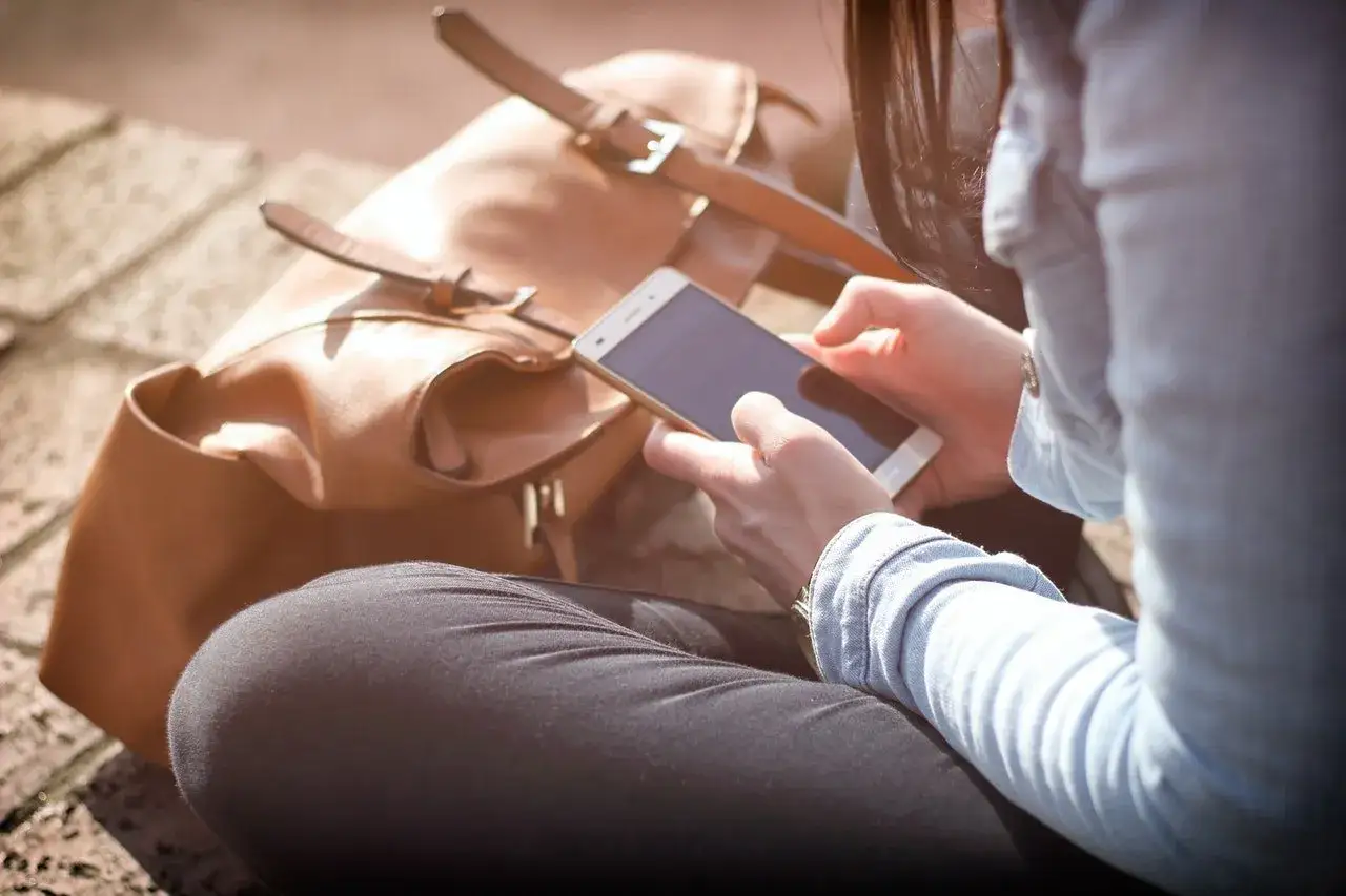 Zdjęcie Jak zwiększyć zasięg internetu w telefonie i cieszyć się lepszym sygnałem